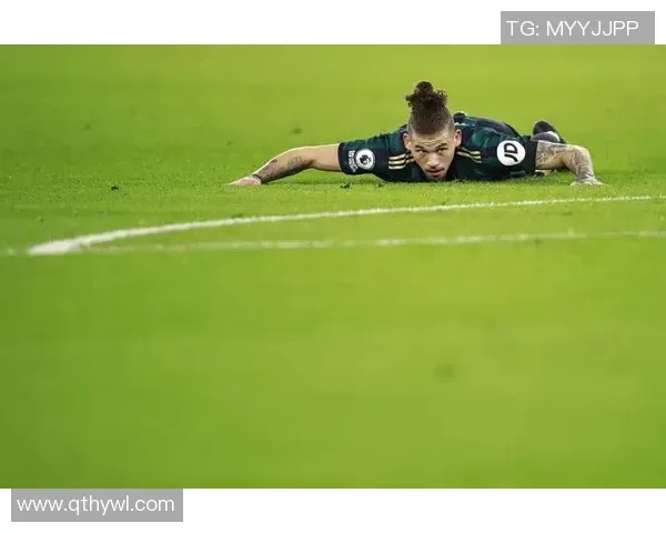 解析“跑得快”中的战术性弃牌：为了最后一击而选择战术潜伏。（跑得快战术弃牌解读：为终局一击蓄势潜伏）